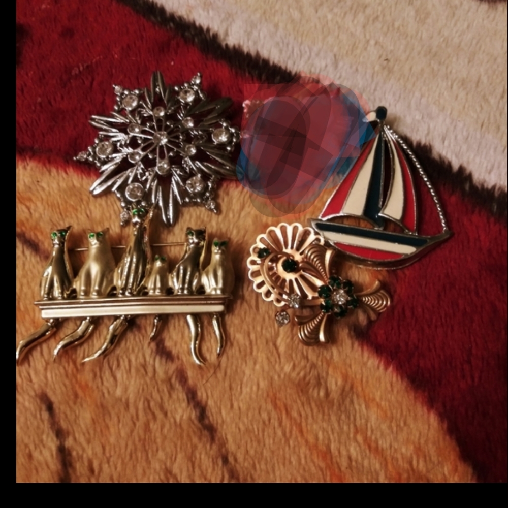 Set Of Broches